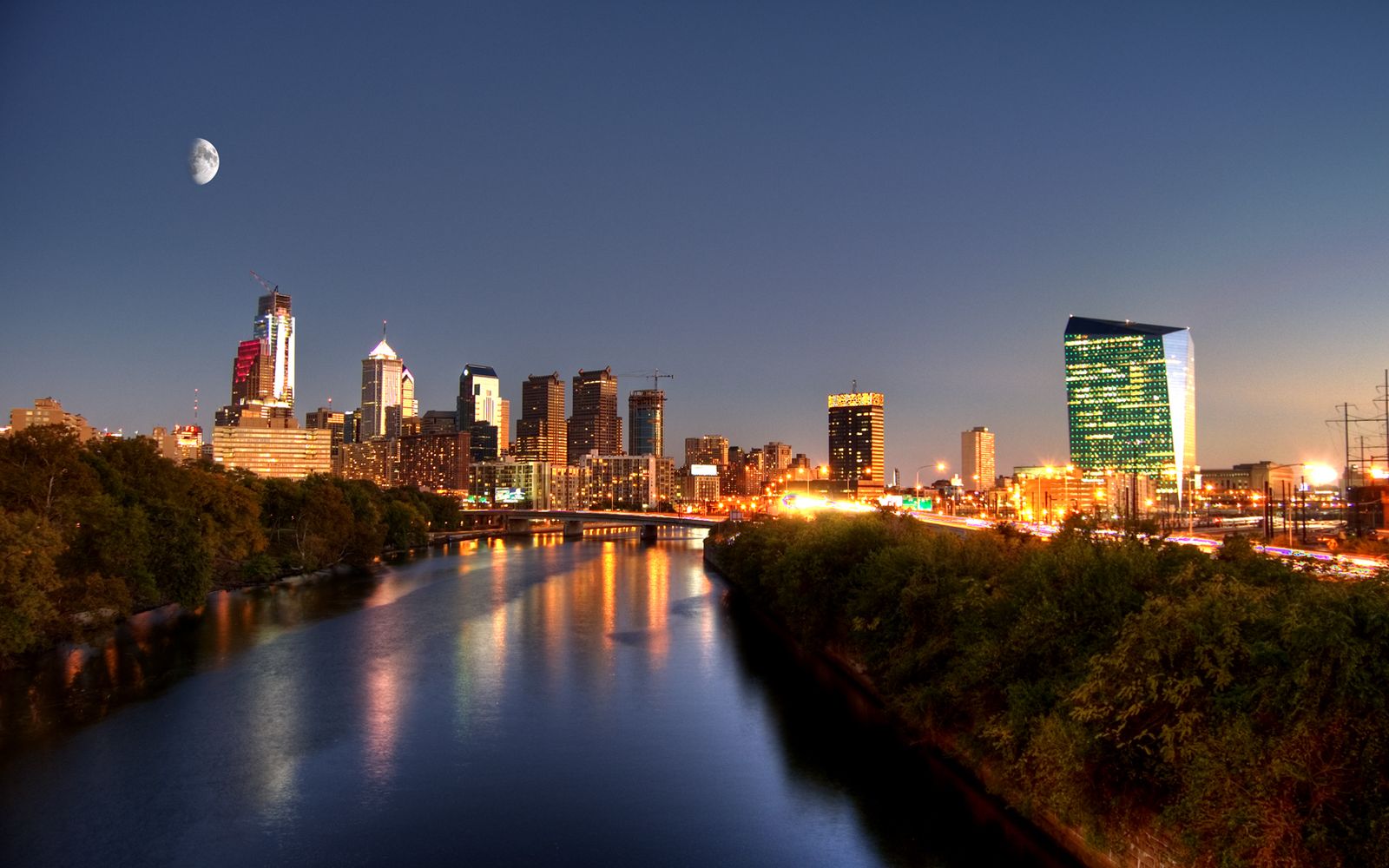 Philadelphia skyline and the Schuylkill River at dusk